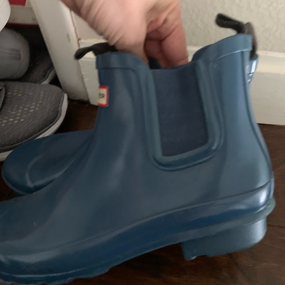 Blue Hunter ankle rain boots size 5 girl, 4 boy— more like 2-3 - Picture 13 of 13